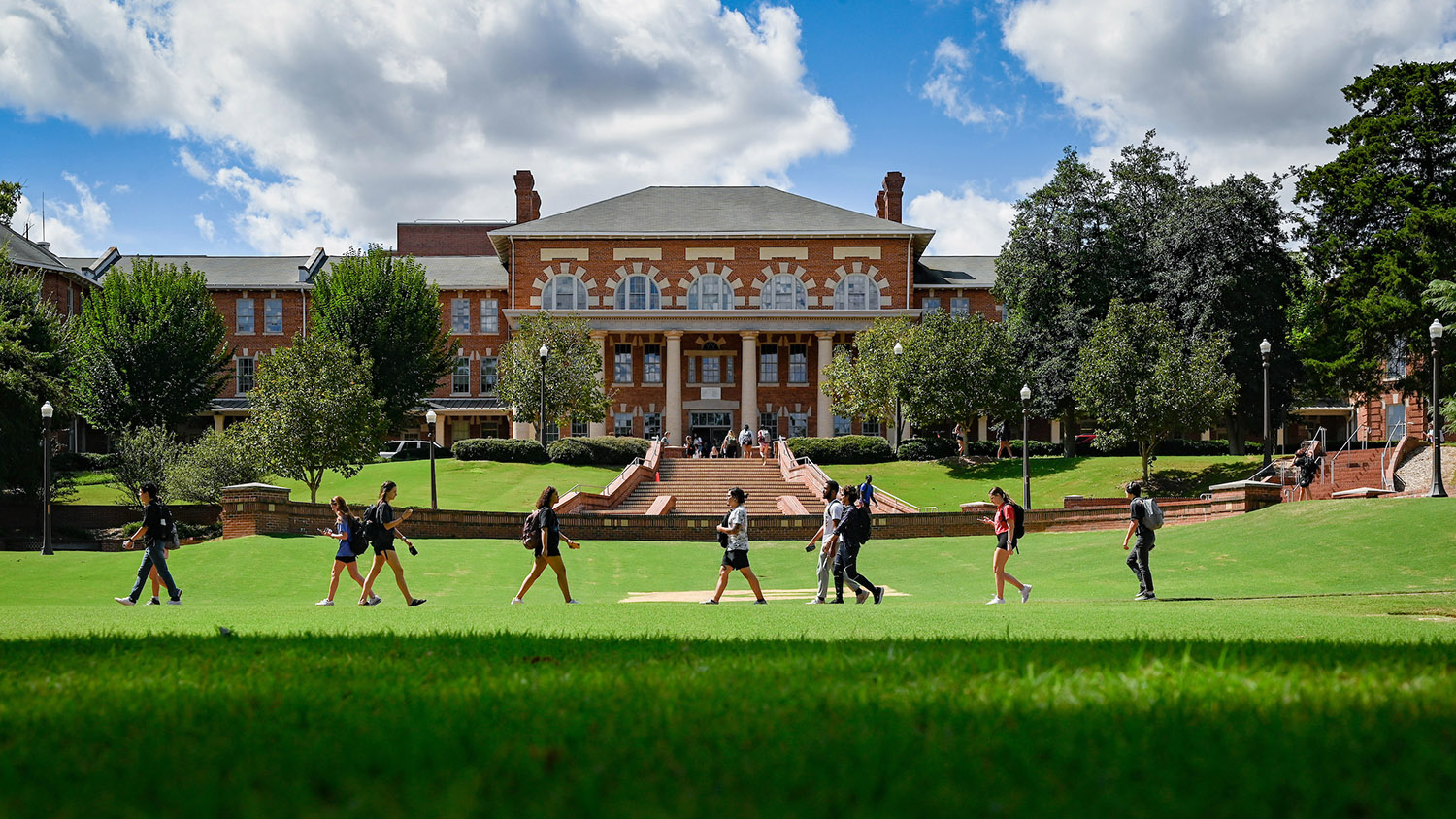 Students make their way to class early in the 2022 fall semester across the Court of North Carolina, with the 1911 Building as a backdrop. 